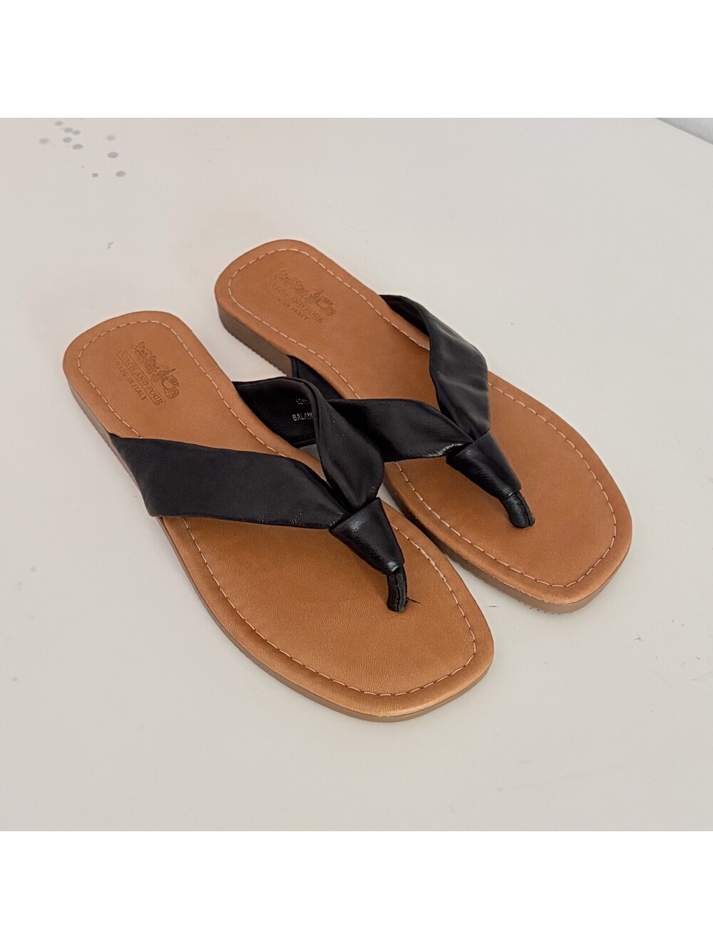 Coach And Four Sassari Womens Size 8M Leather Black Thong Flip Flop Sandals Shoe